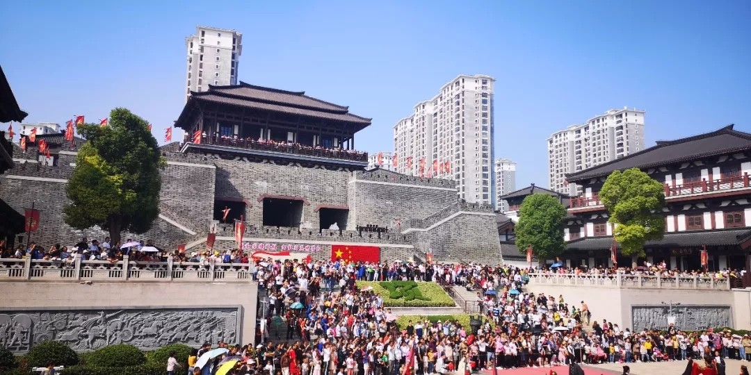 “十一”小长假完美收官:“三个古城”赢得海内外游客高度称赞(图6) “十一”小长假完美收官:“三个古城”赢得海内外游客高度称赞(图6)