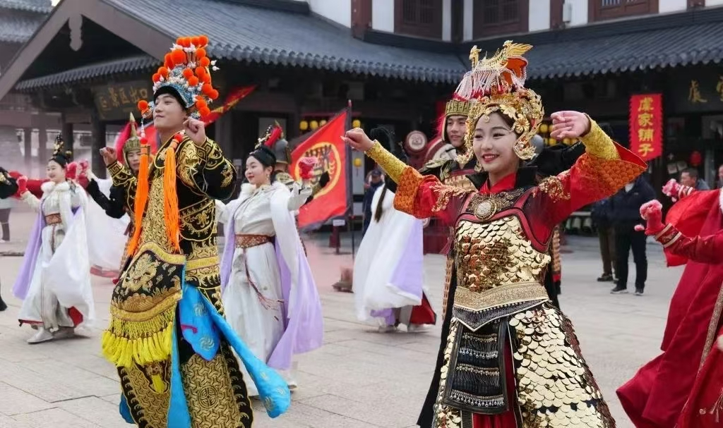 景区演出(图2) 景区演出(图2)