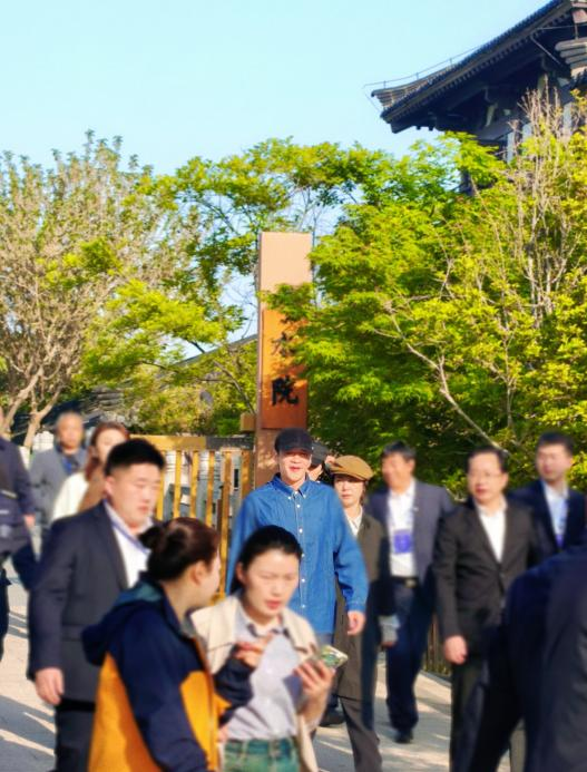 西楚霸王归故里!何润东下榻宿迁文旅直营禅院水居酒店(图1) 西楚霸王归故里!何润东下榻宿迁文旅直营禅院水居酒店(图1)