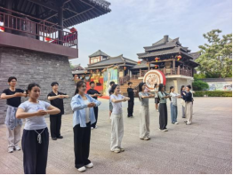 项王故里景区开展微笑礼仪培训(图1) 项王故里景区开展微笑礼仪培训(图1)